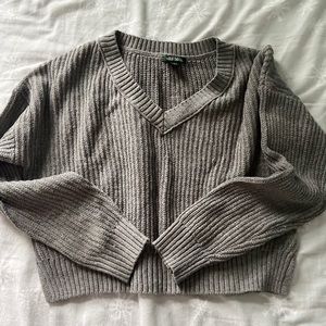 grey cropped v neck sweater